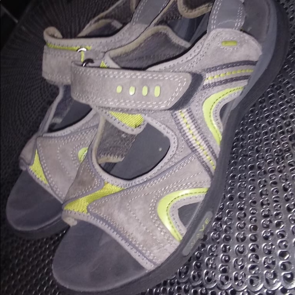 Flip flops Clark’s wave